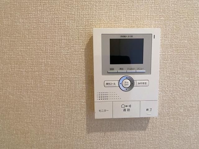 �y�Z�L�����e�B�z�@