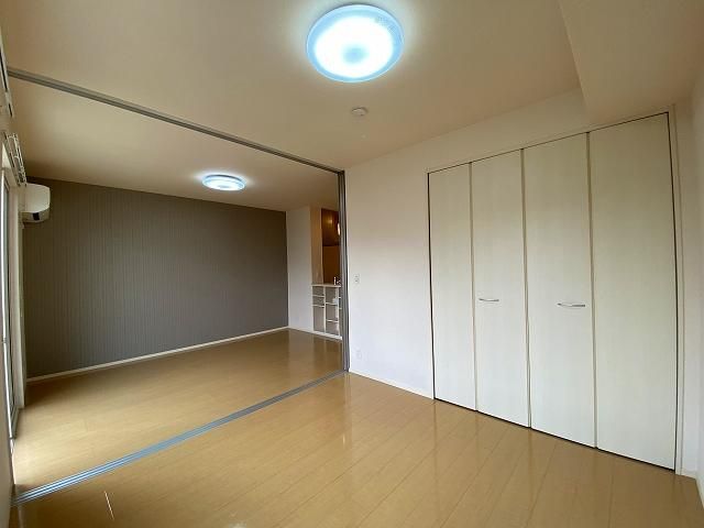 �y�����E���r���O�z�@