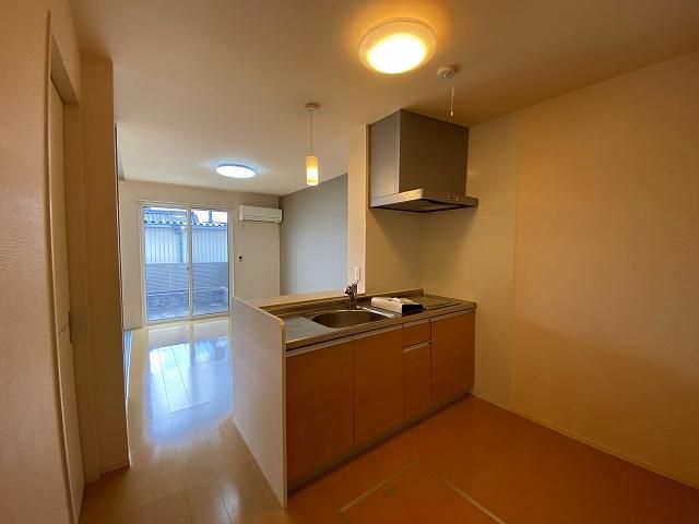 �y�����E���r���O�z�@