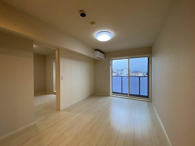 �y�����E���r���O�z�@