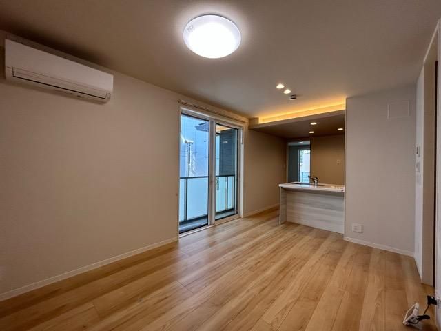 �y�����E���r���O�z�@