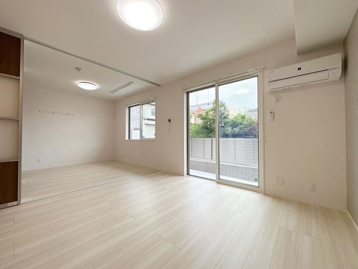 �y�����E���r���O�z�@