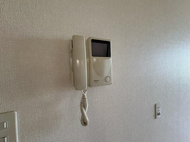 �y�Z�L�����e�B�z�@