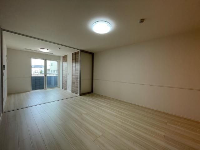 �y�����E���r���O�z�@