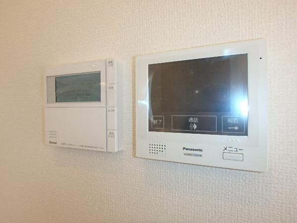 �y�Z�L�����e�B�z�@