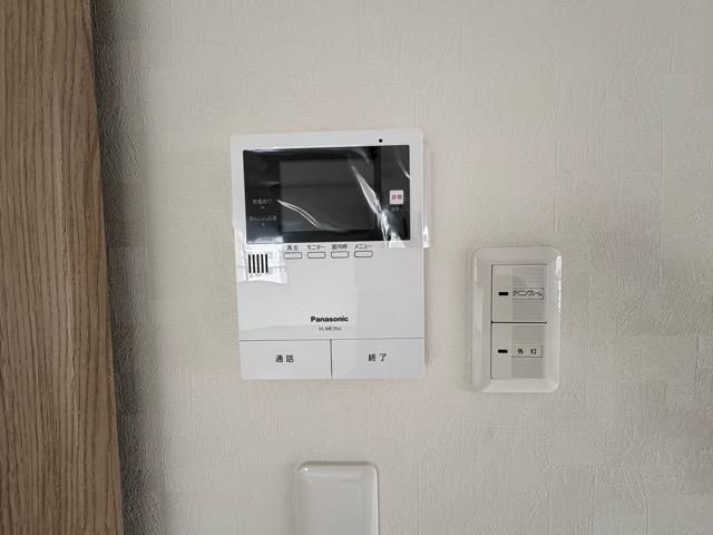 �y�Z�L�����e�B�z�@