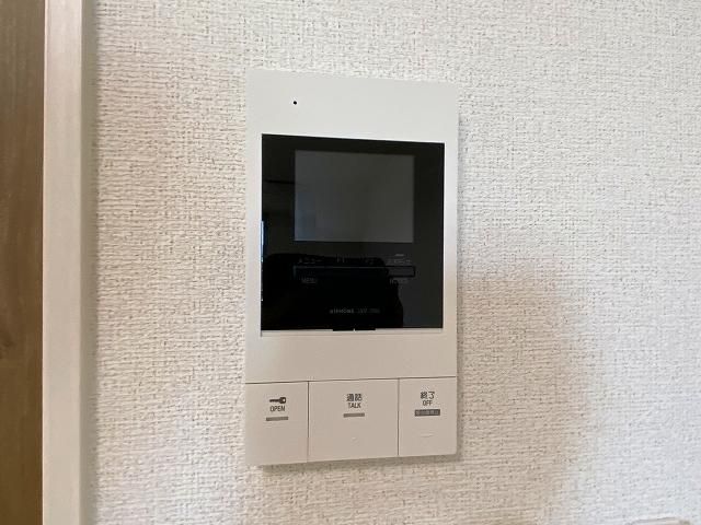 �y�Z�L�����e�B�z�@