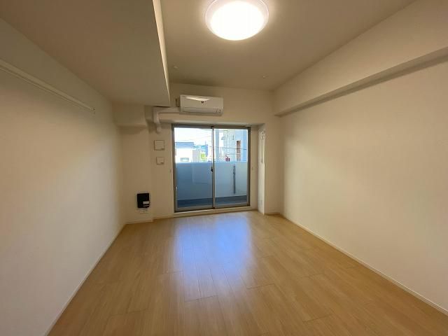 �y�����E���r���O�z�@