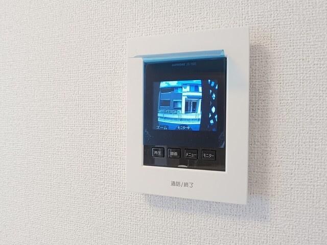 �y�Z�L�����e�B�z�@