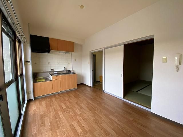 �y���ԁE���r���O�z�@