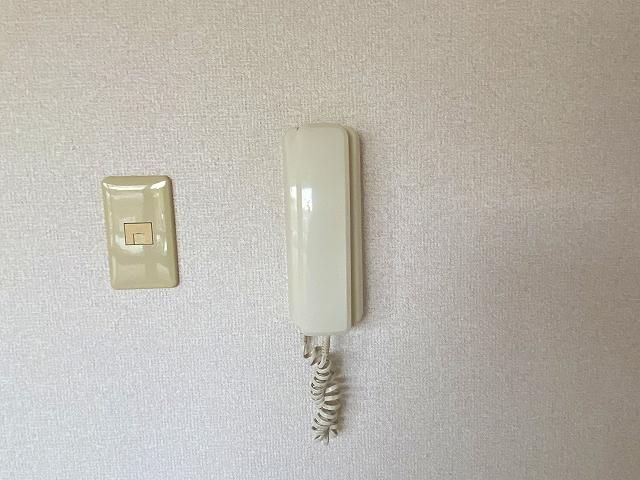 �y�Z�L�����e�B�z�@