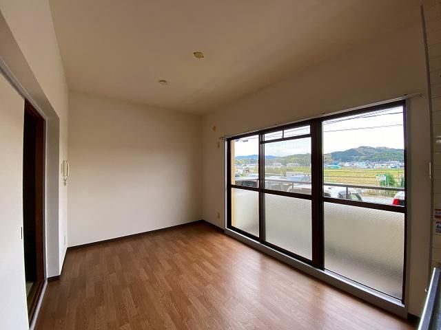 �y�����E���r���O�z�@