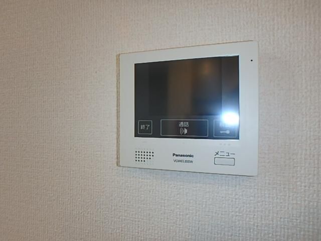 �y�Z�L�����e�B�z�@