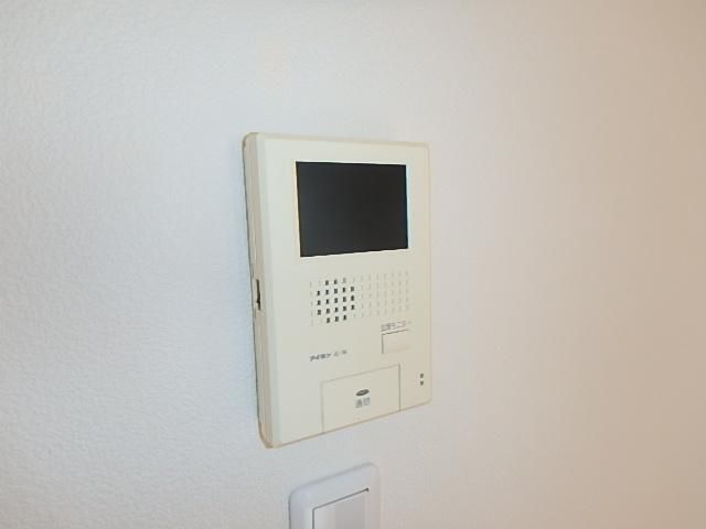 �y�Z�L�����e�B�z�@