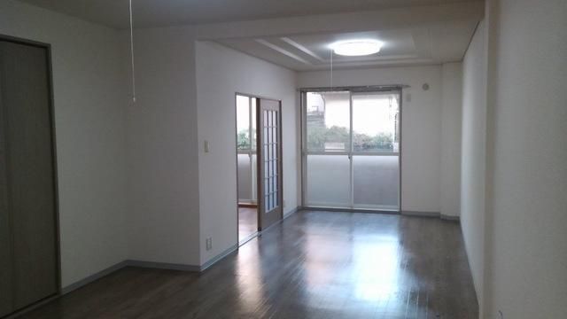 �y���ԁE���r���O�z�@���L�b�`���͓Ɨ��^��