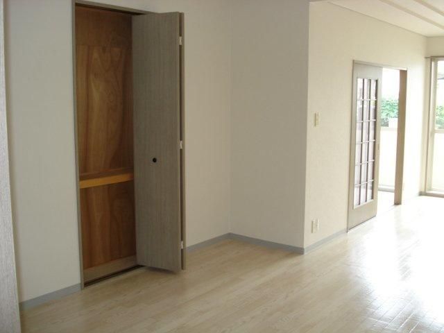 �y�����E���r���O�z�@