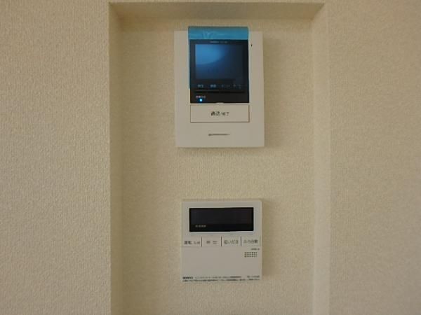 �y�Z�L�����e�B�z�@