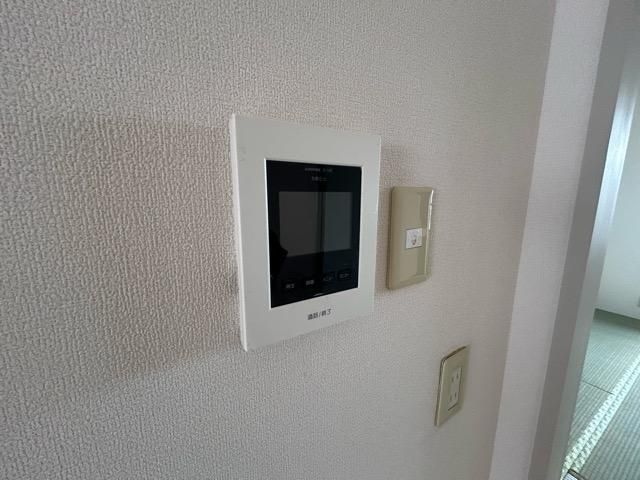 �y�Z�L�����e�B�z�@