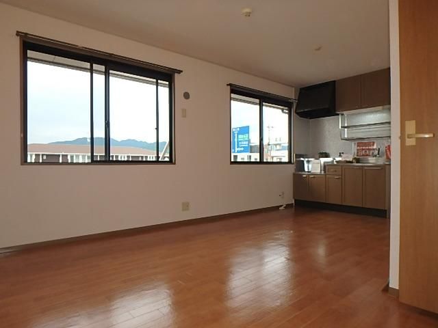 �y�����E���r���O�z�@