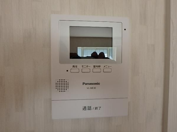 �y�Z�L�����e�B�z�@