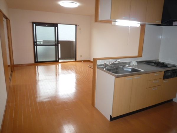 �y���ԁE���r���O�z�@���J�E���^�[�L�b�`���̃��r���O��