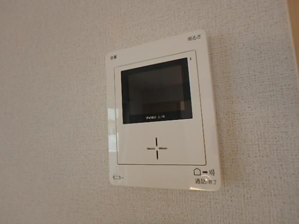 �y�Z�L�����e�B�z�@