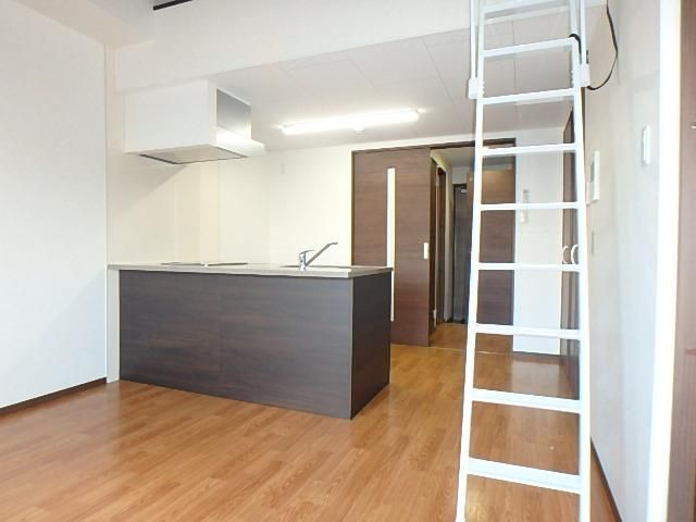 �y�����E���r���O�z�@