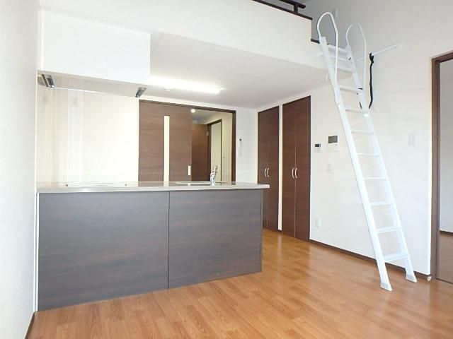 �y�����E���r���O�z�@