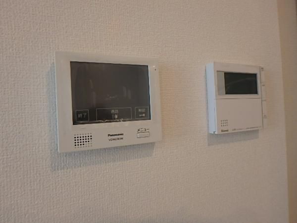 �y�Z�L�����e�B�z�@