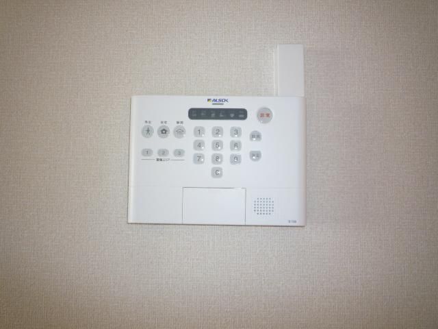 �y�Z�L�����e�B�z�@