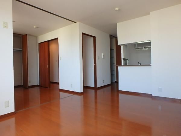 �y���ԁE���r���O�z�@���J�E���^�[�L�b�`���ɏ��̓t���[�����O�d�l��