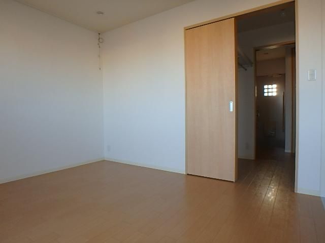 �y�����E���r���O�z�@