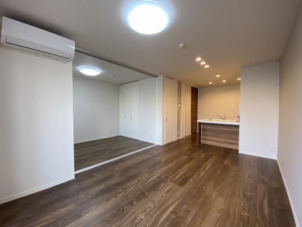 �y�����E���r���O�z�@