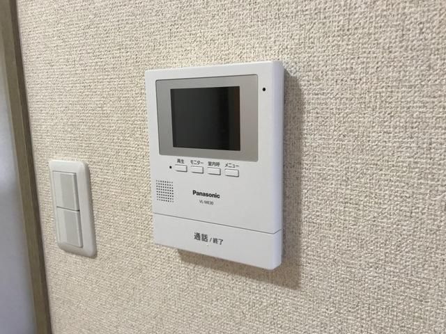 �y�Z�L�����e�B�z�@