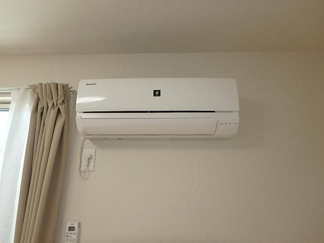 �y���̑��ݔ��z�@�����r���O�ɃG�A�R���t��