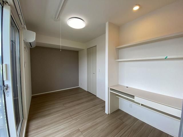 �y�����E���r���O�z�@