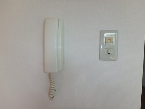 �y�Z�L�����e�B�z�@