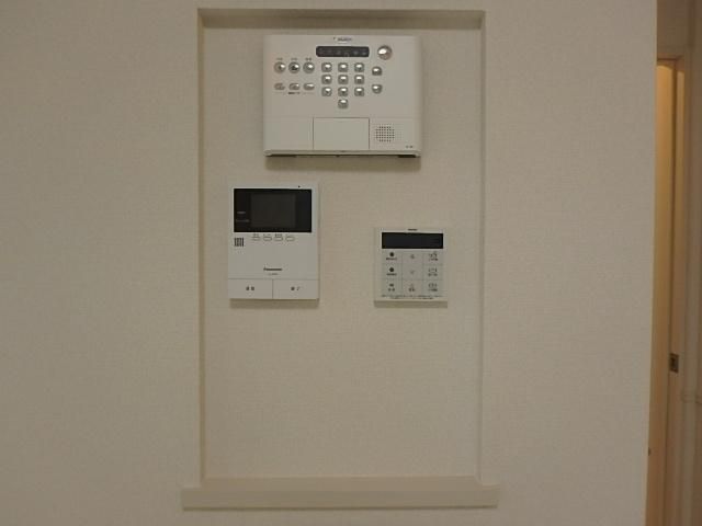 �y�Z�L�����e�B�z�@