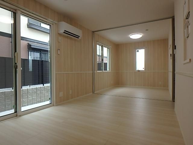 �y�����E���r���O�z�@