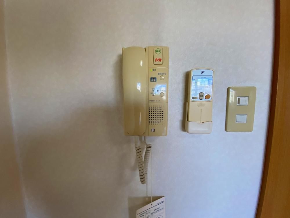 �y�Z�L�����e�B�z�@