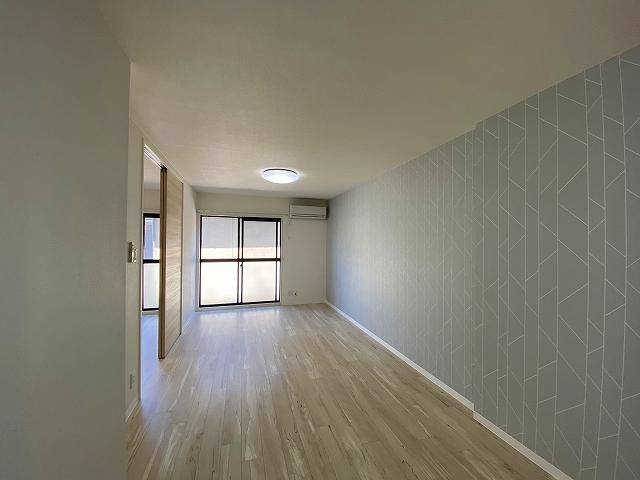 �y�����E���r���O�z�@