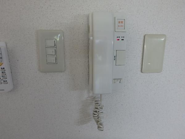 �y�Z�L�����e�B�z�@