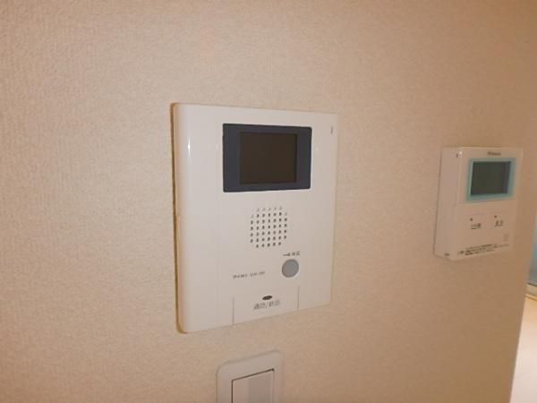 �y�Z�L�����e�B�z�@