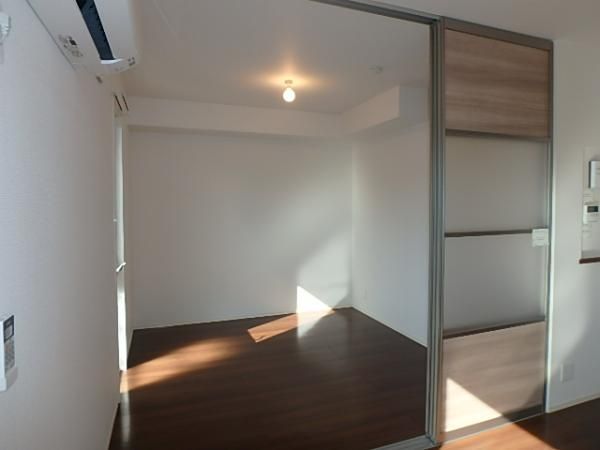 �y�����E���r���O�z�@