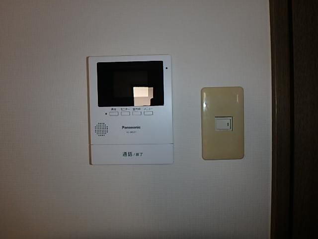 �y�Z�L�����e�B�z�@