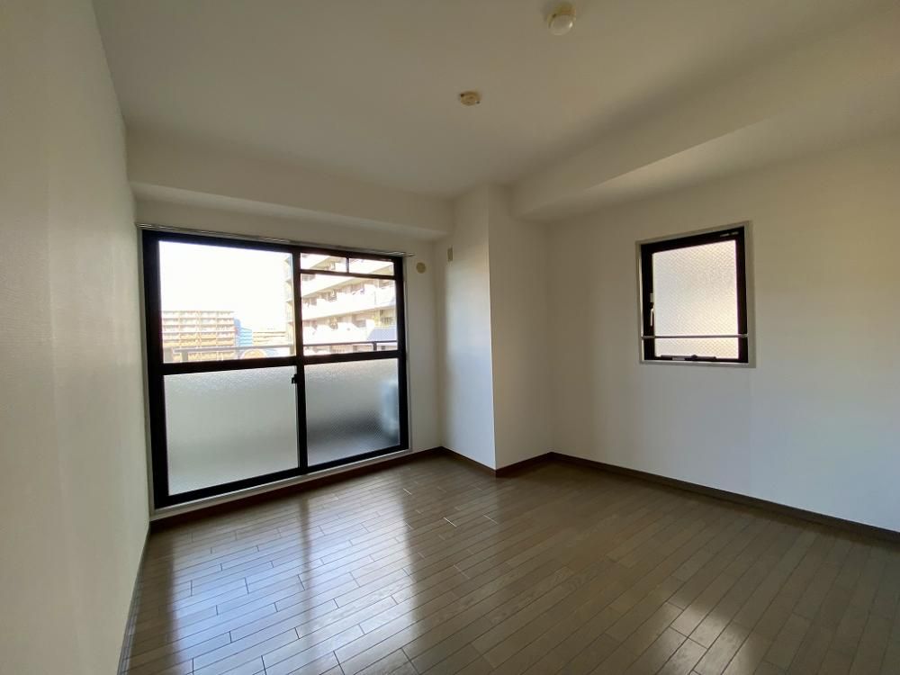 �y�����E���r���O�z�@