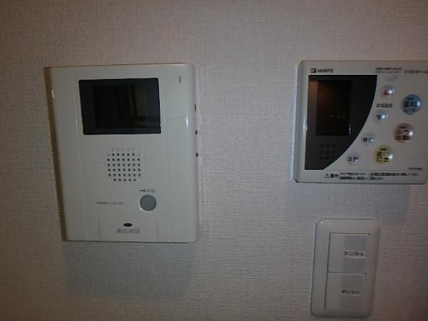 �y�Z�L�����e�B�z�@