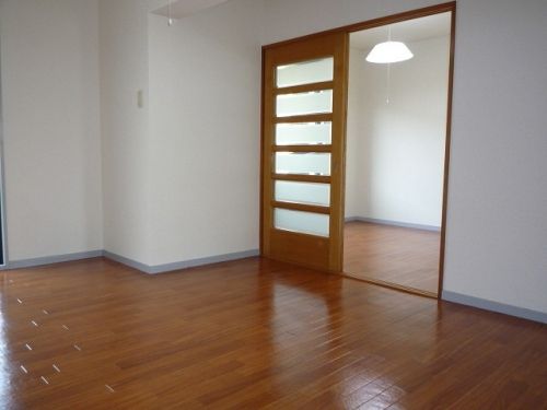 �y�����E���r���O�z�@