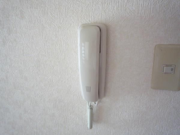 �y�Z�L�����e�B�z�@