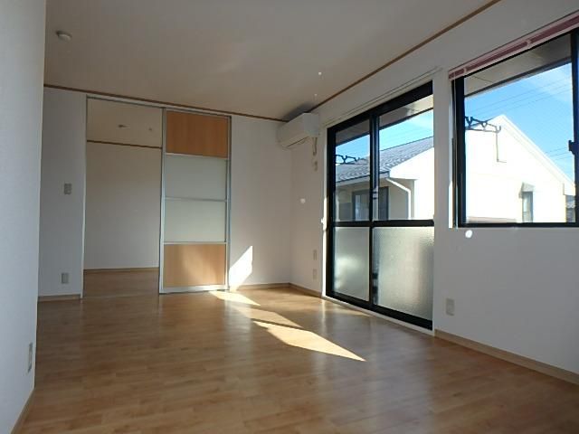 �y�����E���r���O�z�@